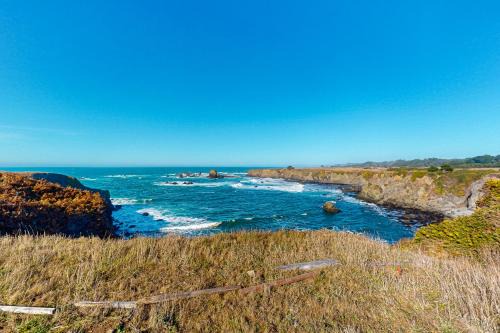 Caspar House | Oceanfront Retreat Close to Activities & the Beach