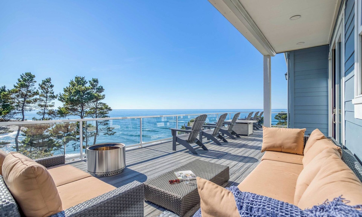 Lincoln City House | Oceanfront Serene Luxury Home, Overlooking Siletz Bay, BBQ