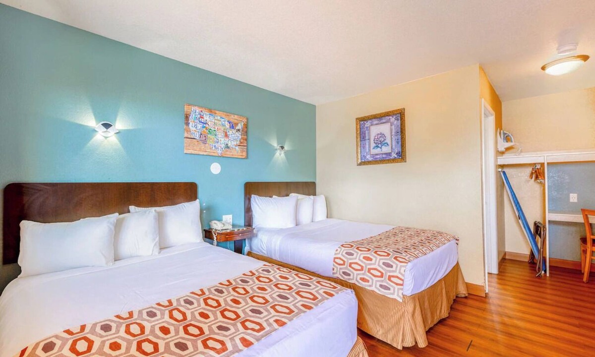 Loma Alta Hotel | Oceanside Retreat + Beach Access – 2 Budget-Friendly Rooms