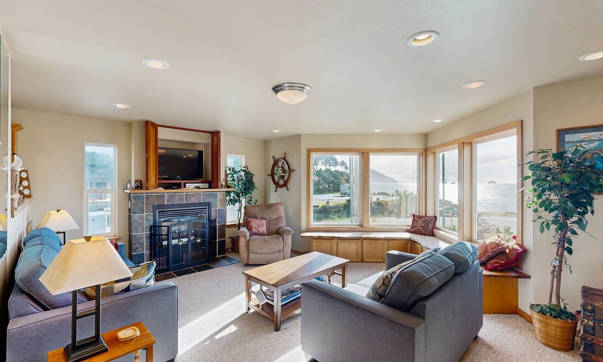 Port Orford House | Oceanview home w/Jetted tub and great location - near the port and beach access
