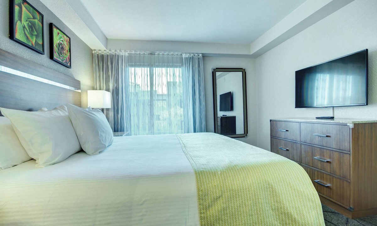 Las Vegas Resort | OFFICIAL LISTING | Wyndham - Desert Rose 1 Bed Suite Near Strip w/Full Kitchen
