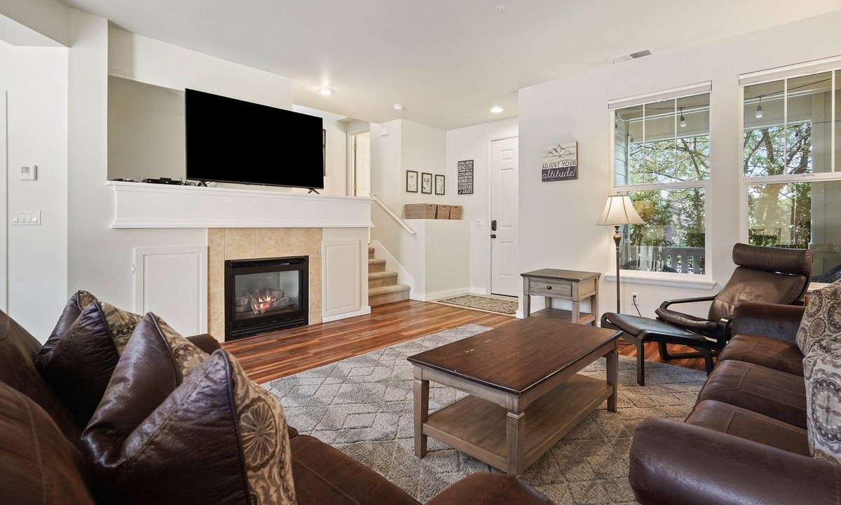 Southern Crossing House | Old Mill Magic - Hot Tub, A/C, Modern & Updated, Nestled Between Old Mill & Downtown