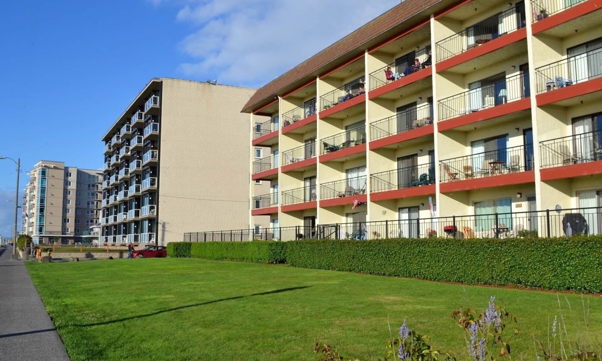 Seaside Condo | On the Promenade 1st floor. Spectacular Panoramic Ocean Views, Patio with grassy