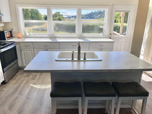 Waldport House | On the Water's Edge - Dog-Friendly Crabbing Bridge Views & More