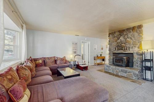 Tahoe Paradise House | Outdoor adventures in South Lake Tahoe walk to Lake Baron & golf courses