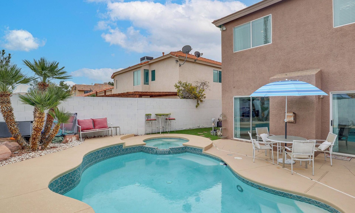 Silverado Ranch House | Outdoor Kitchen, Fire Pit, More! Las Vegas Getaway