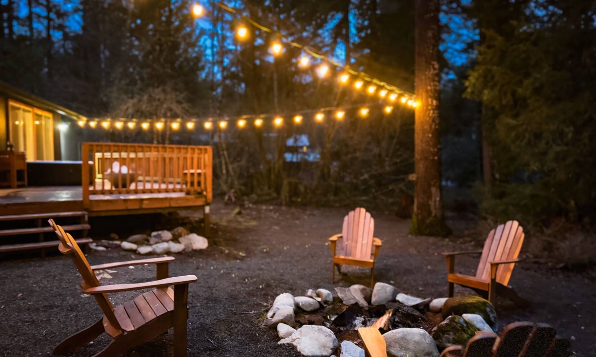 Packwood House | Packshack - Cozy Ski Cabin Mins From White Pass 2 Bedroom Home