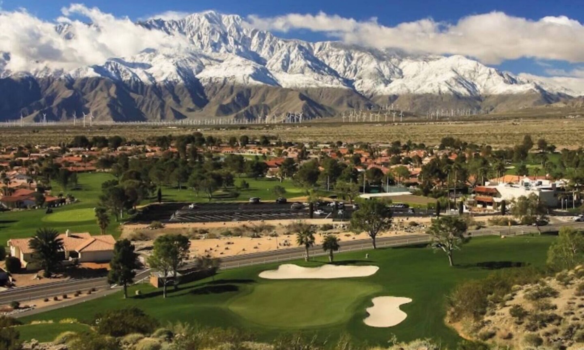 Desert Hot Springs House | Palm Place Spa City-Country Club Retreat + Views