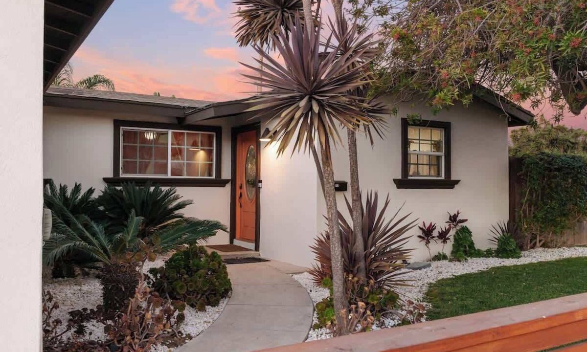 Castle Park House | Palomania - 4bedroom, games, and pool