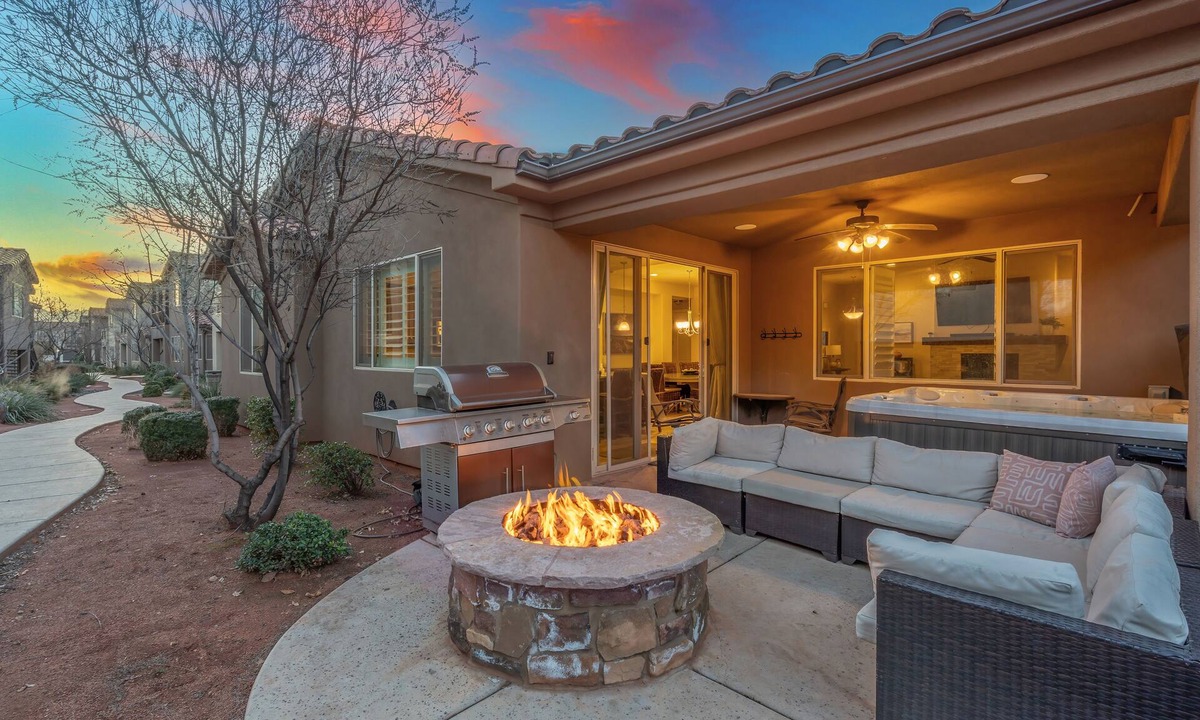 Santa Clara House | Paradise Village at Zion 28: Private Hot Tub, Outdoor firepit, and Community Pool