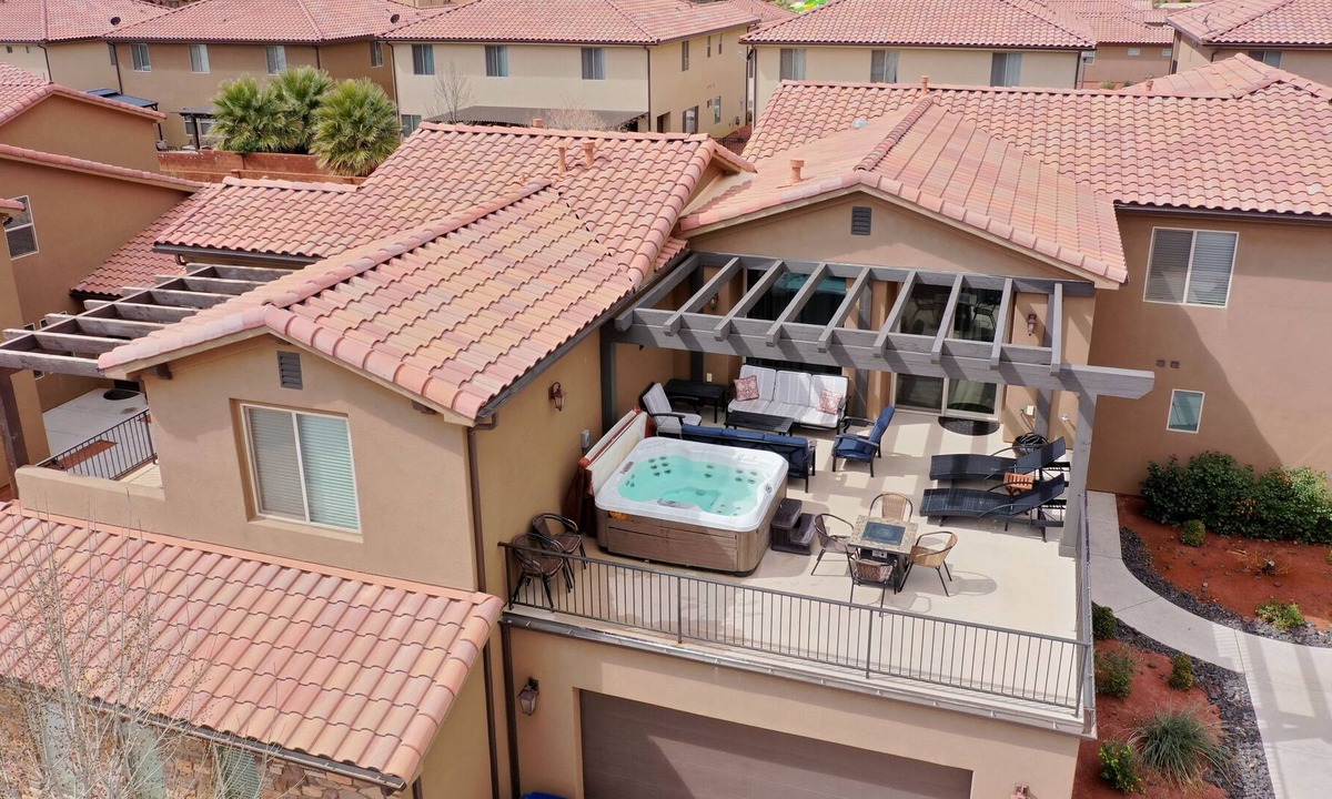 Santa Clara House | Paradise Village Family Gem ~ HotTub ~ Water Park