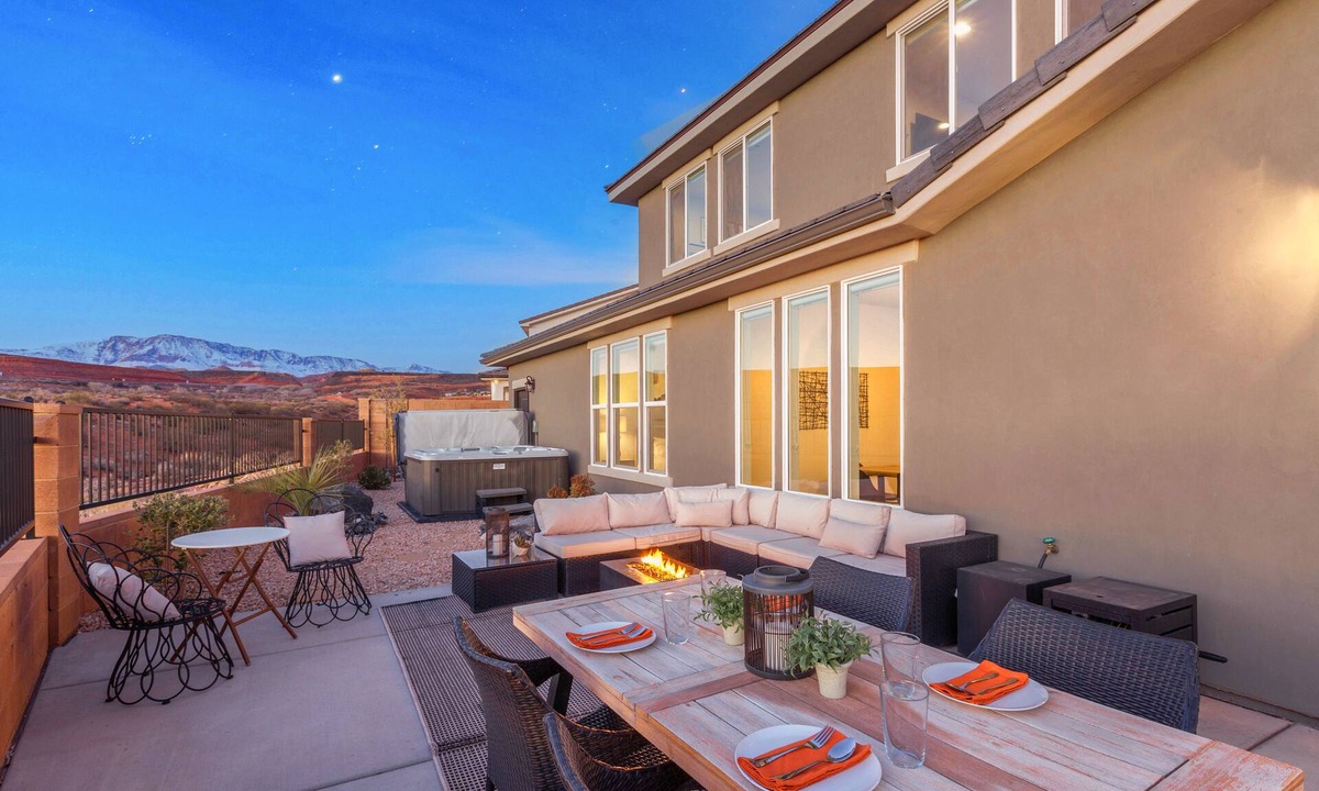 Washington House | Paseos 1101, Private Hot Tub, Outdoor Games & Shared Pickleball Courts!