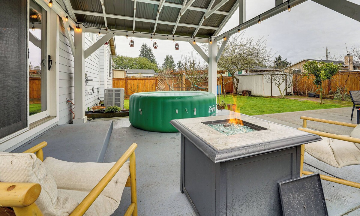 South End House | Patio Oasis! Contemporary Tacoma Hideout