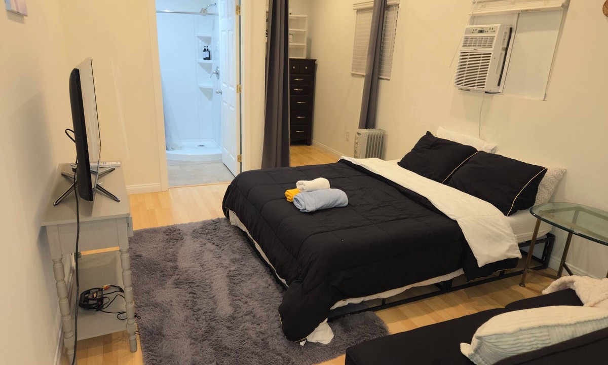 Los Angeles County House | Peaceful 1-bedroom house with AC in charming Los Angeles