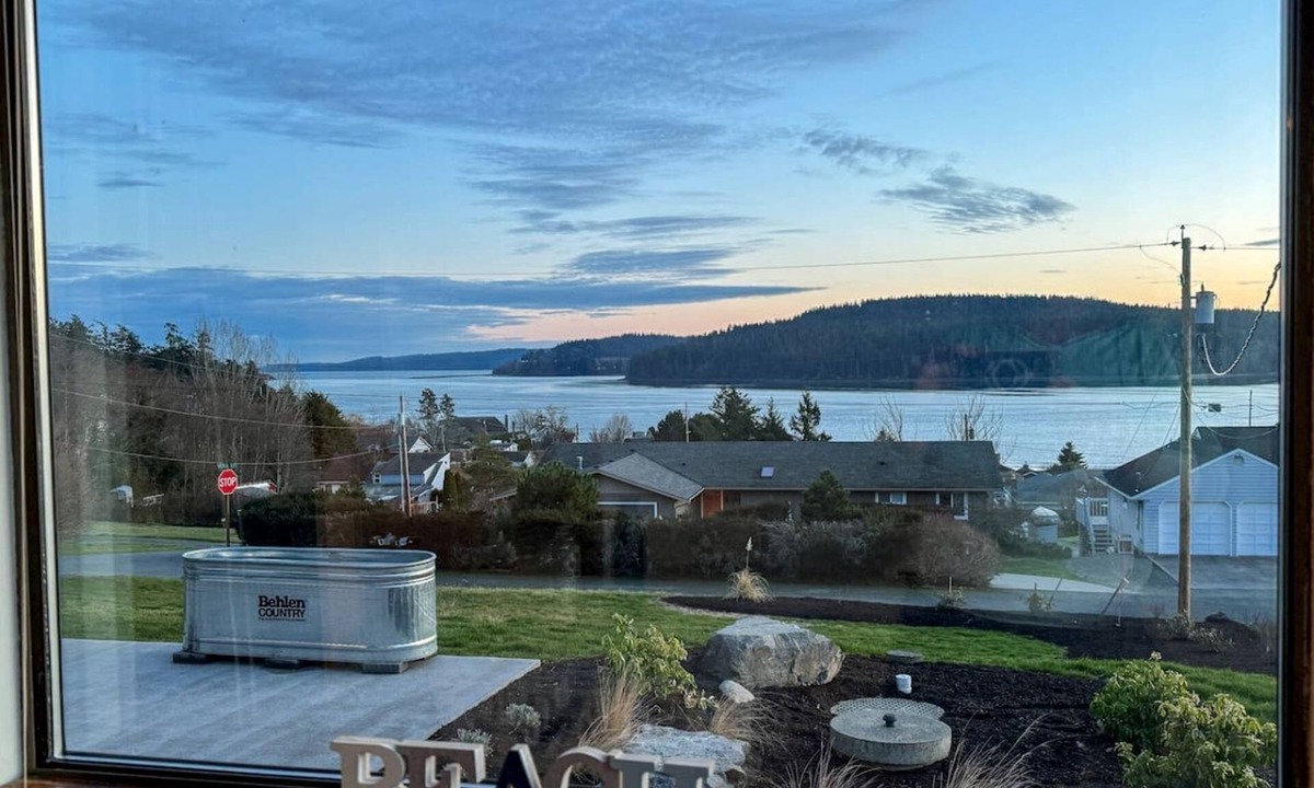 Anacortes House | Peaceful Cabin with Bay Views and Outdoor Hot-Tub in Washington