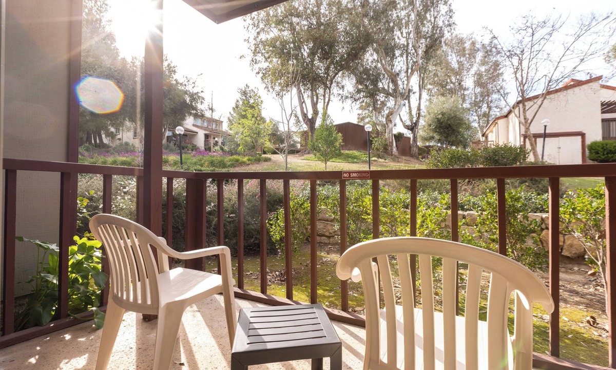 San Diego Country Estates Hotel | Peaceful Family Stay at Ramona | 2 Units | Full Kitchen & Balcony | Free Parking
