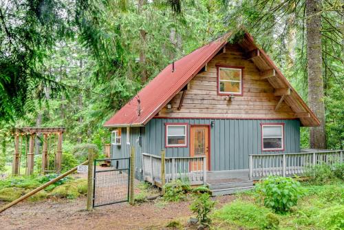 Zigzag House | Peaceful Mt. Hood Cabin w/Hot Tub & Fire Pit!