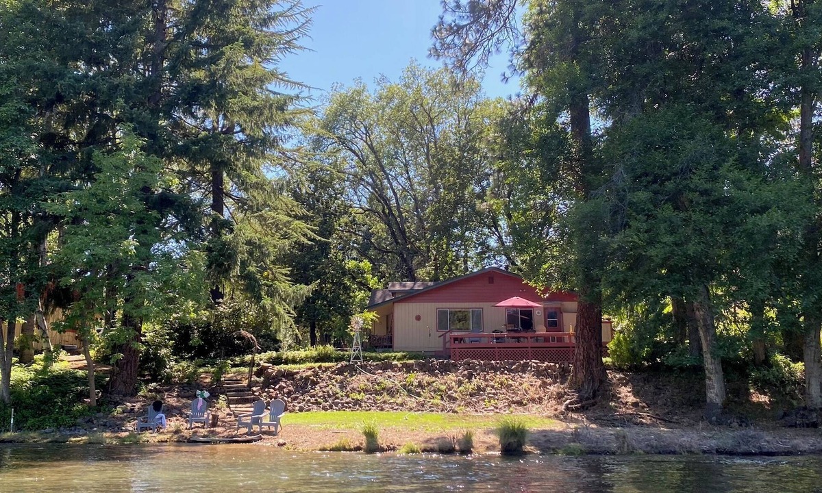 Trail House | Peaceful Retreat on the Rogue River