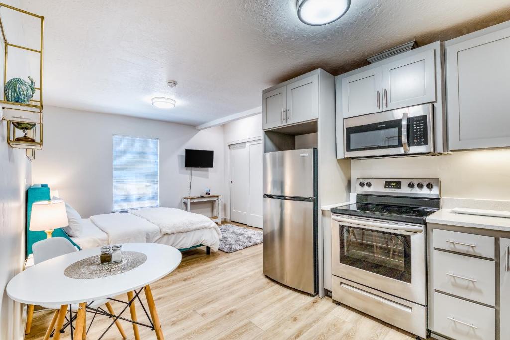 Eugene Hotel | Pearl Street Studio