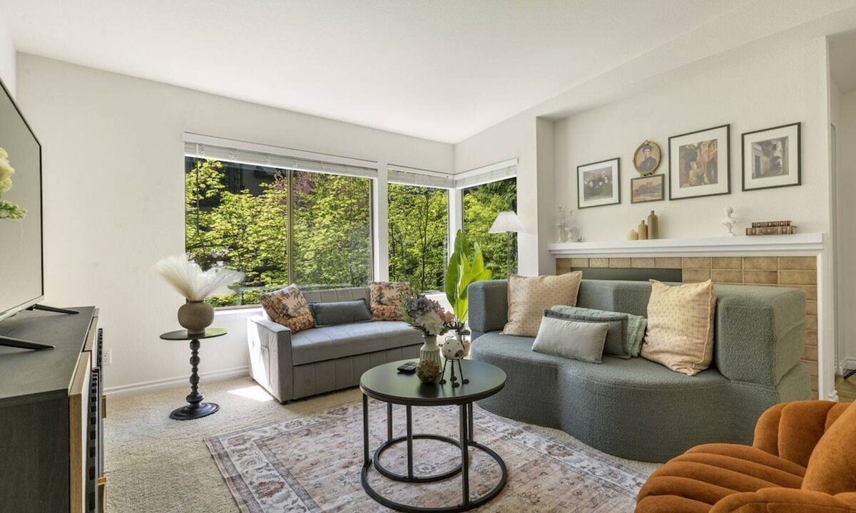 Northwest Bellevue House | Perch - Garden Villa Retreat, DT Bellevue 2BR Free Parking