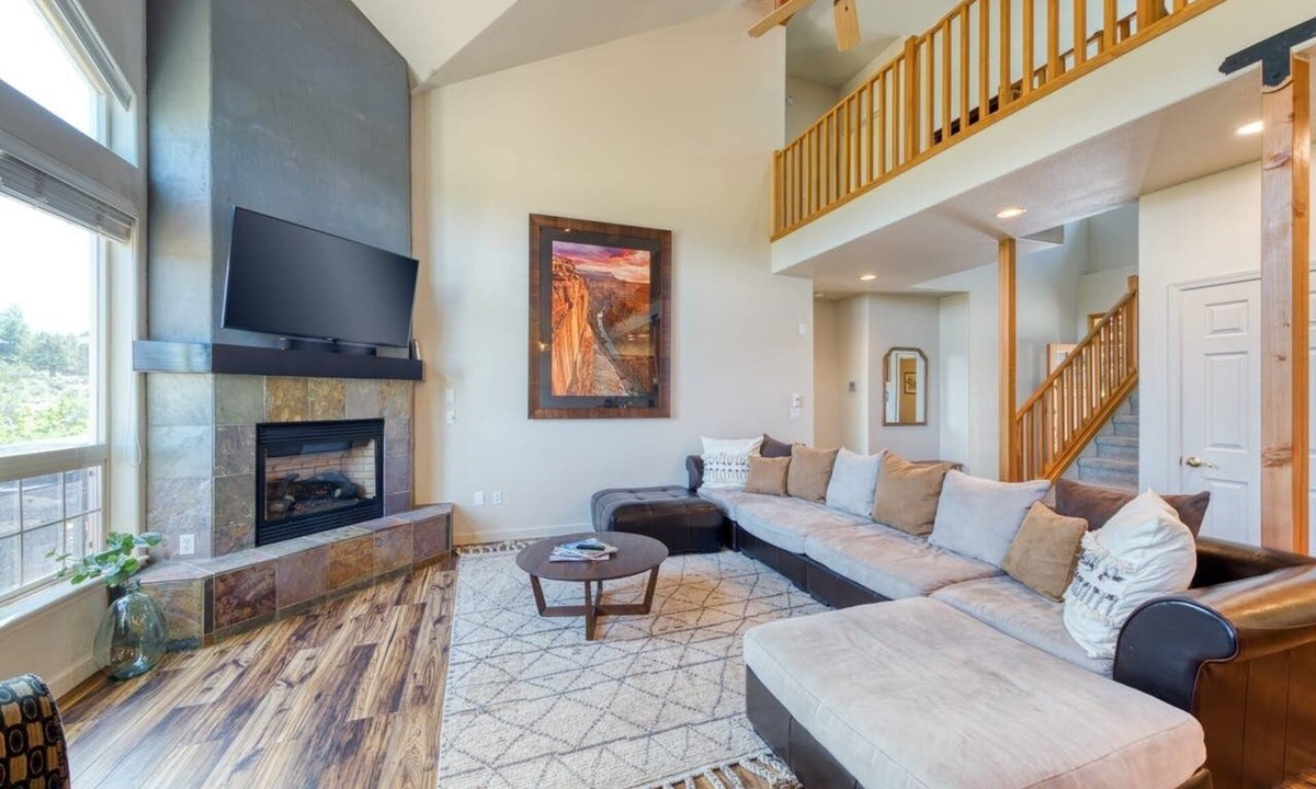 Redmond Condo | Perfect Family Getaway HotTub - sleeps 10