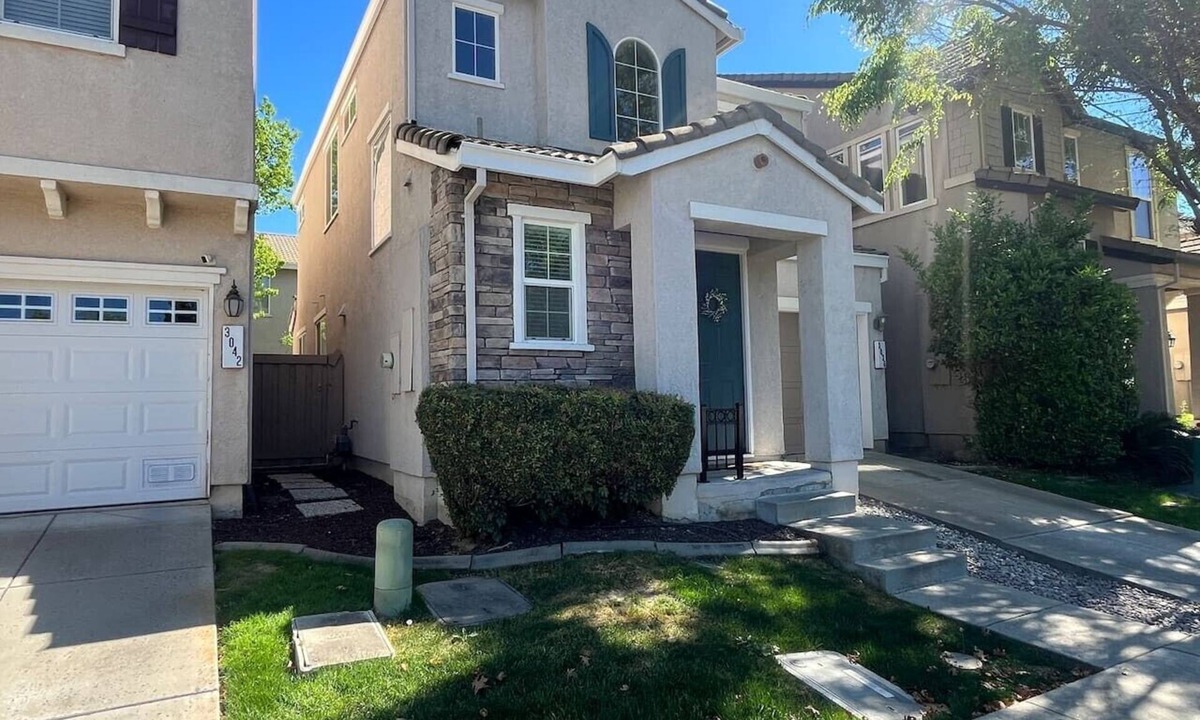 North Natomas House | Perfectly located cozy & bright 3BR near midtown