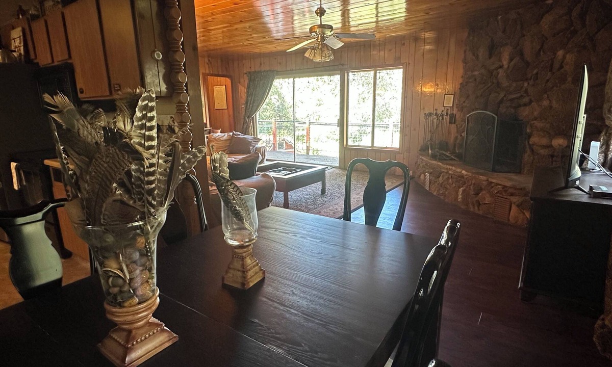 Julian House | Pet &. Family Treehouse style cabin in woods