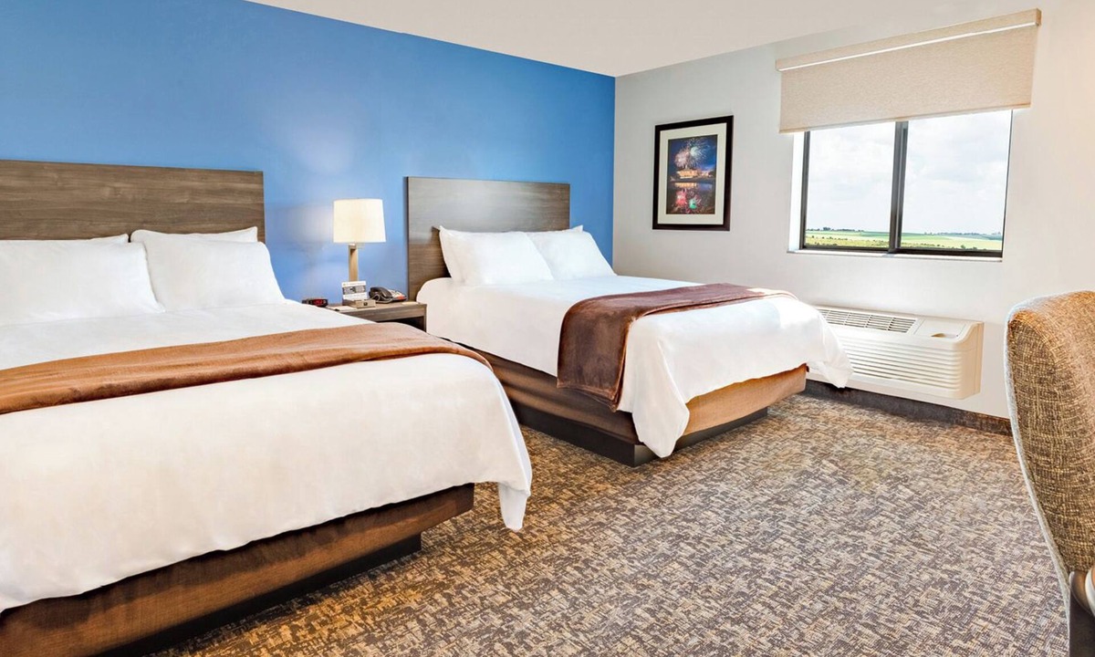 Wenatchee Hotel | Pet-Friendly 4 Suite w/Full Kitchen & Mountain Views – Great for Long Trips!