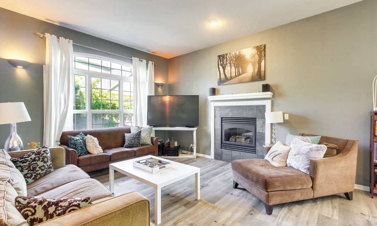 Springfield House | Pet-Friendly Home w/Yard, 2 Mi to Autzen Stadium