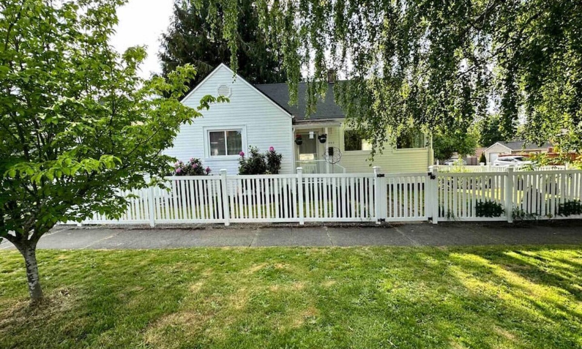 North End House | Pet Friendly Home with Hot Tub & Fenced Yard