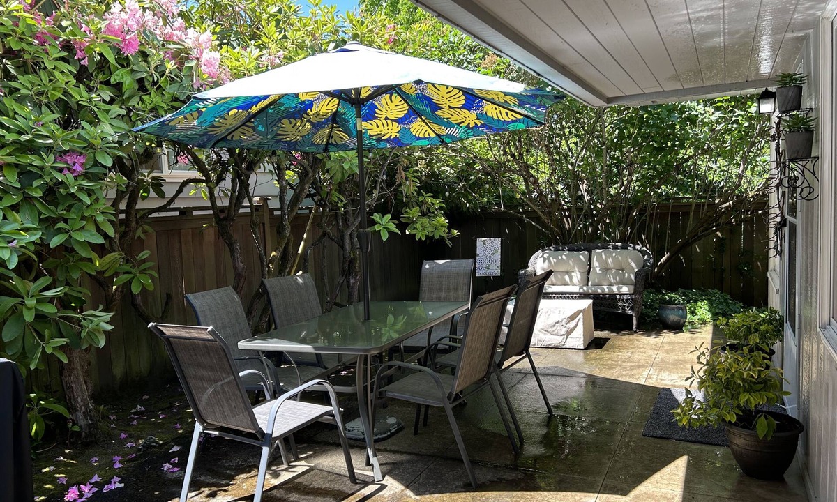 Amazon House | Pet-Friendly Orchard House: Quiet Sanctuary Blocks from UO & Hayward Field