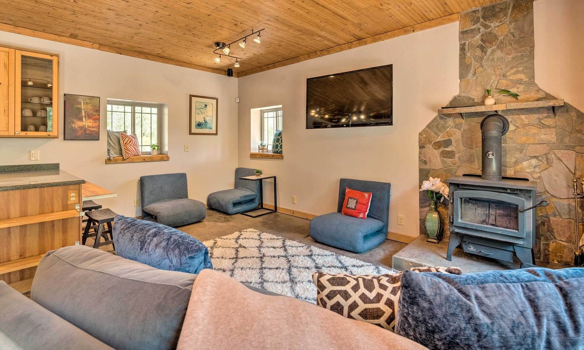 Silver Summit Cottage | Pet-Friendly Park City Escape w/ Deck & Views