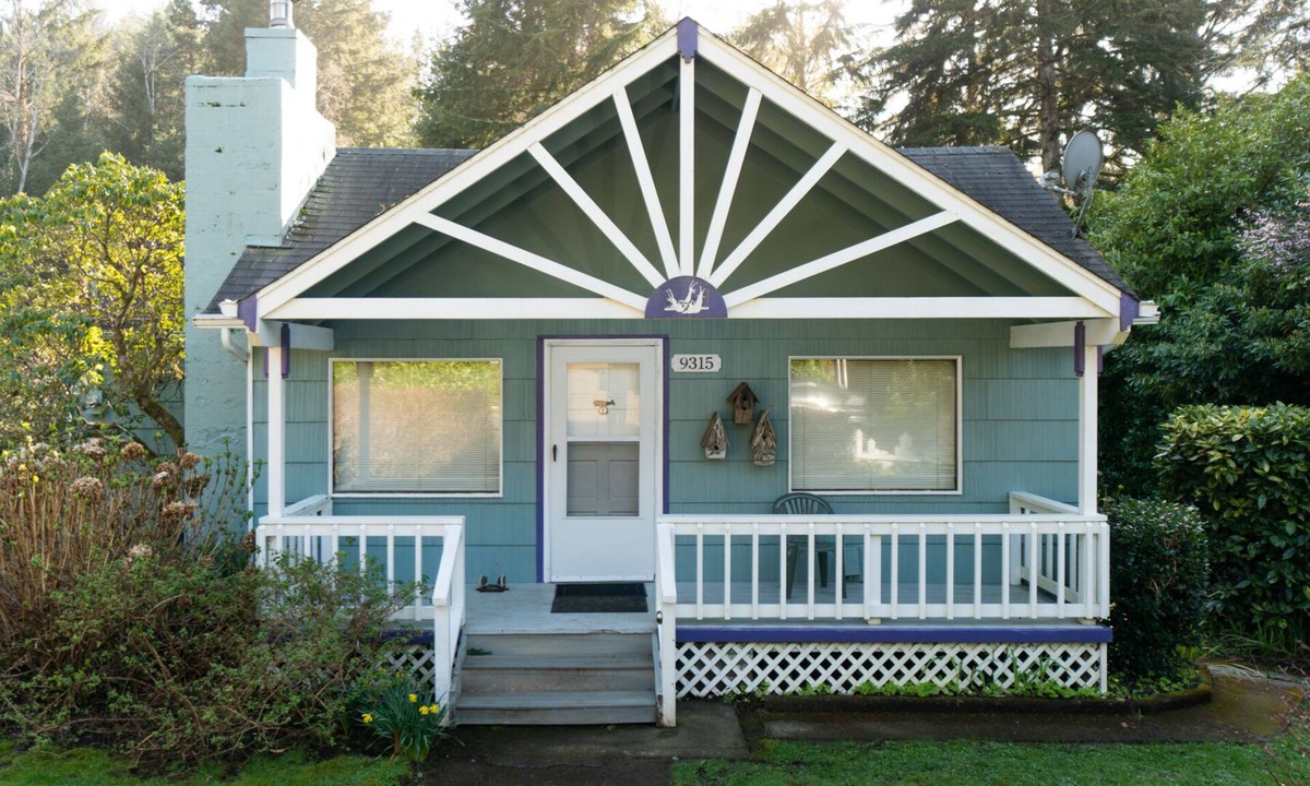 Neahkahnie Beach House | Pet friendly with hot tub, deck and bbq, short drive to beach or restaurants