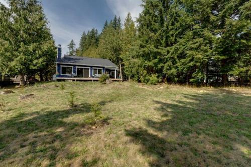 Maple Falls House | Picturesque Silver Lake Escape | Cozy Fireplace & Sleeps 6