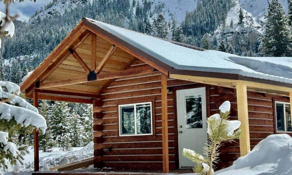 Cooke City-Silver Gate House | Pilot Peak Cabin
