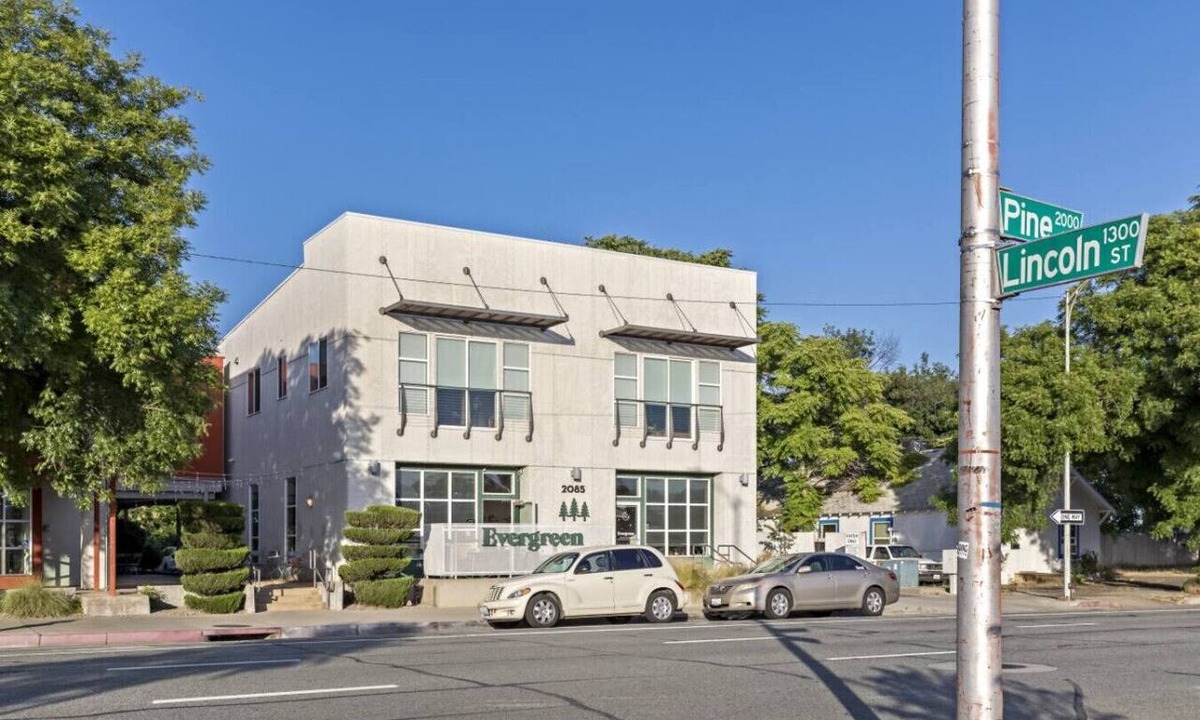 Downtown Apartment | Pine at Evergreen - Boutique Hotel