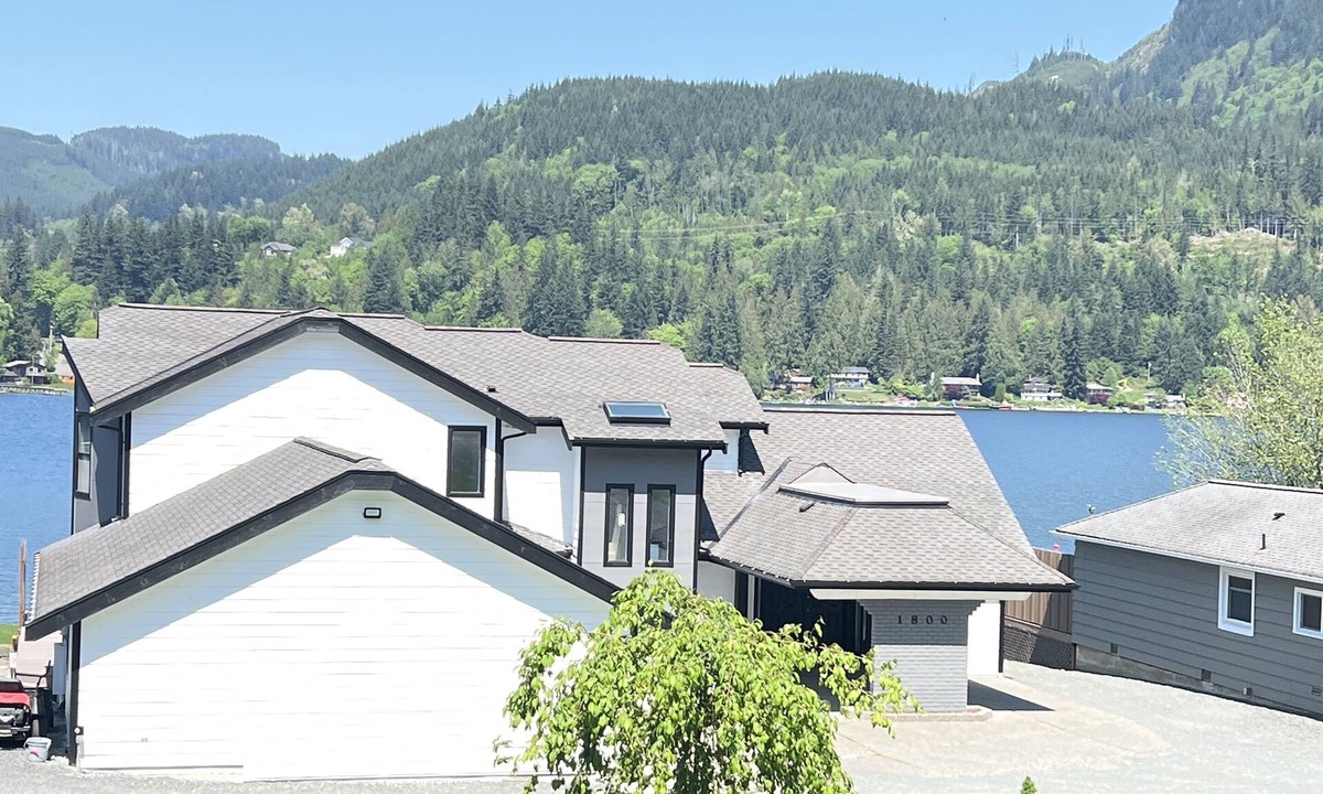 Bellingham House | PNW & PLAY @ Lake Samish
