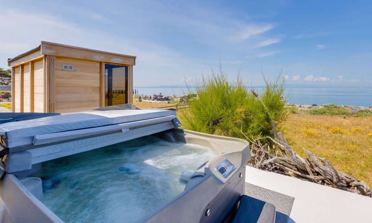 Point Roberts Cottage | Point Roberts Cottage w/Ocean Views + Hot Tub!