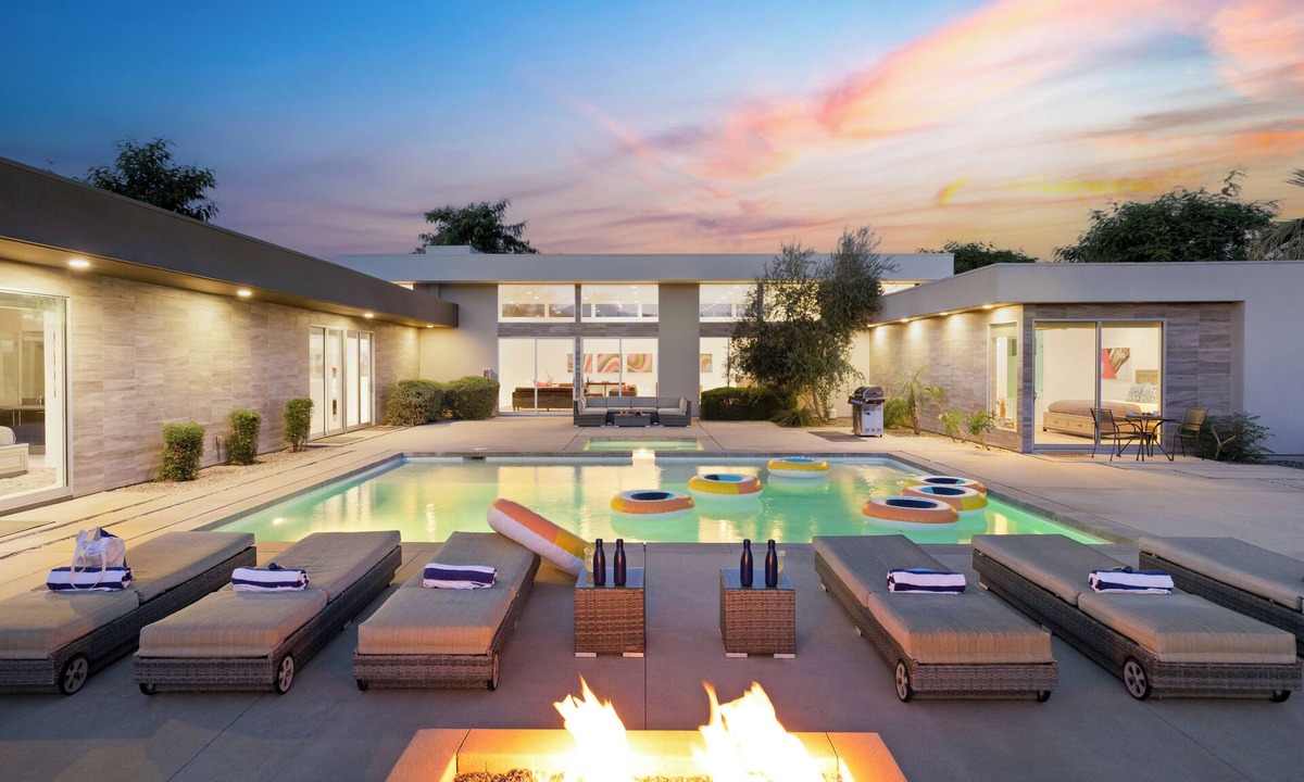 La Quinta Villa | Polo Villas Sands | Pickleball, Putting Green | AvantStay | Sleeps 28