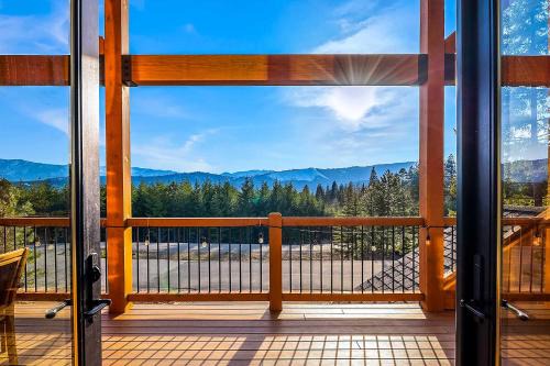 Ronald House | Pool Access: Cle Elum Mtn-View Cabin w/Game Room