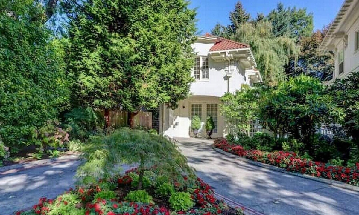 Irvington House | Portland's White House Carriage House