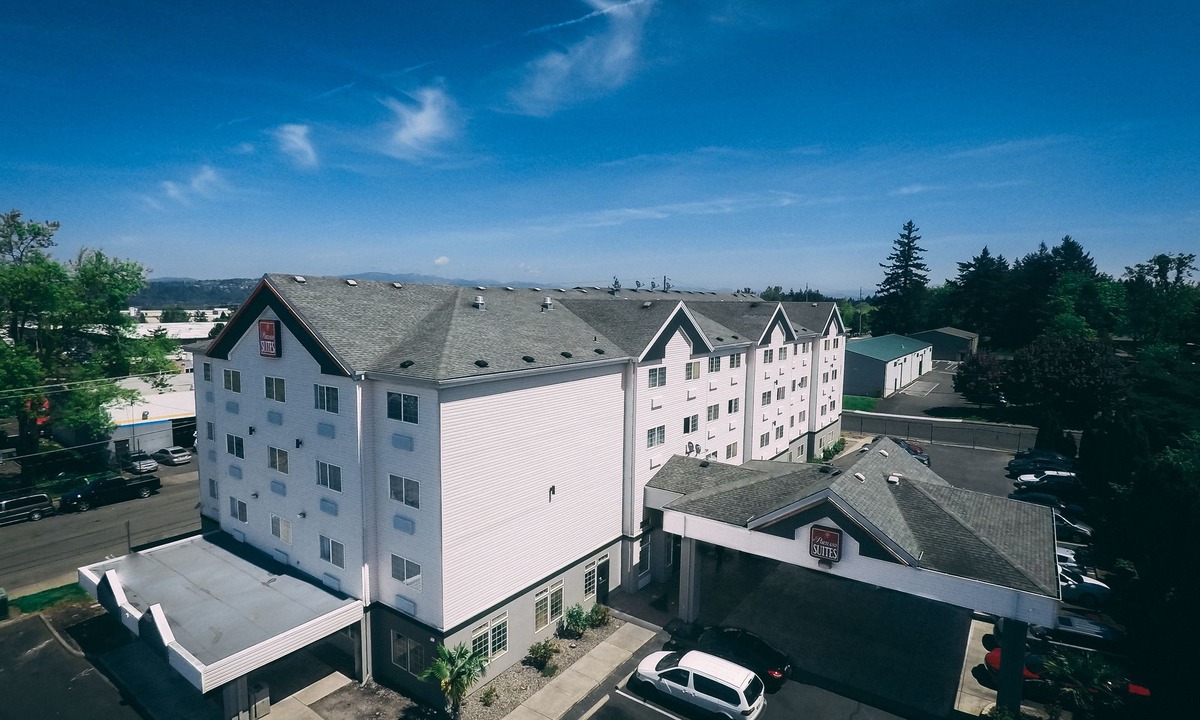 North Gresham Hotel | Portland Suites Airport East