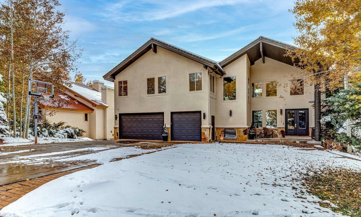 Summit Park House | Posh Park City Paradise - Designer Interior, Hot Tub, Game Room & Epic Deck