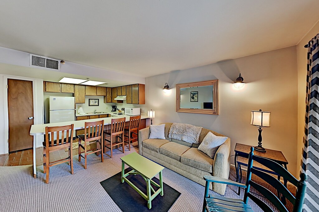 North Park City Condo | Powder Pointe Condo w/ Hot Tub - Walk to Three Kings Lift!
