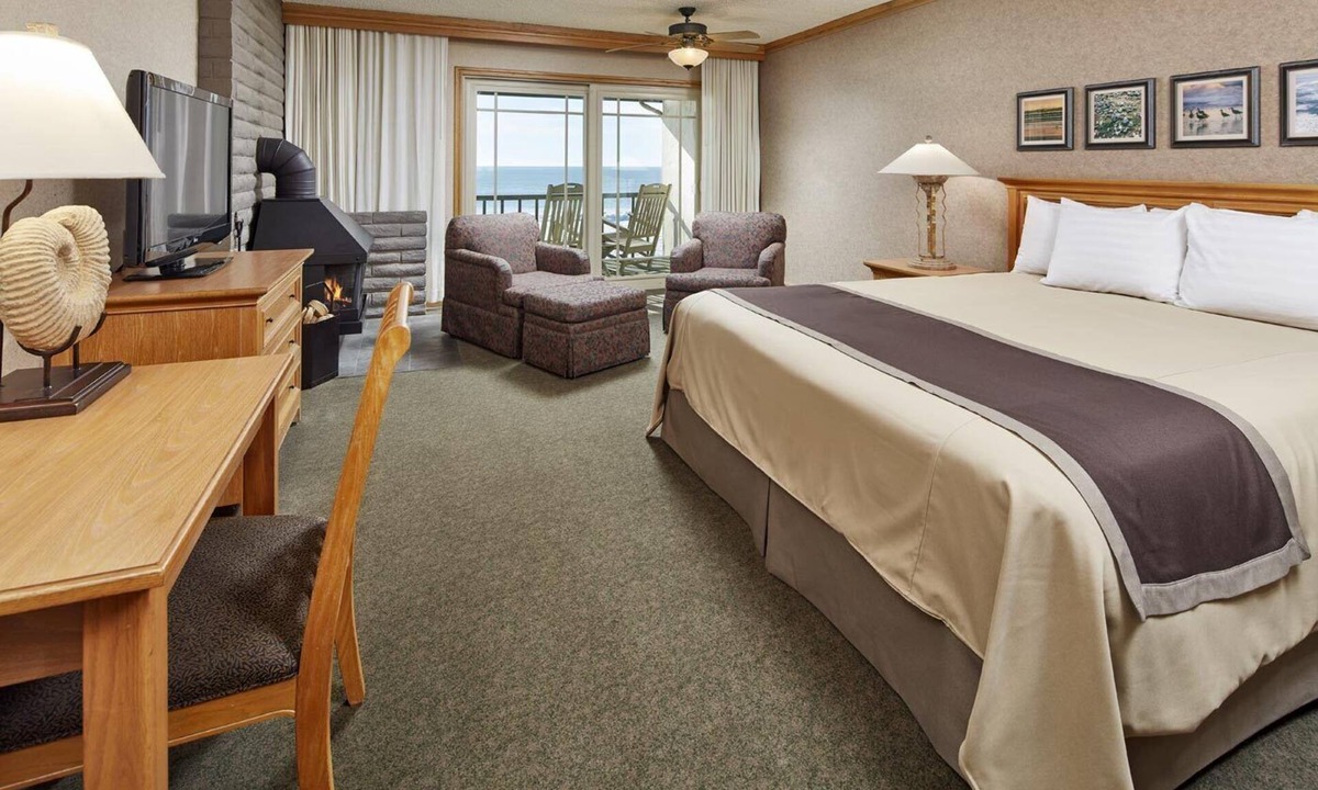 San Simeon Hotel | Premium King Oceanfront Room | Cavalier Resort | Near Hearst Castle