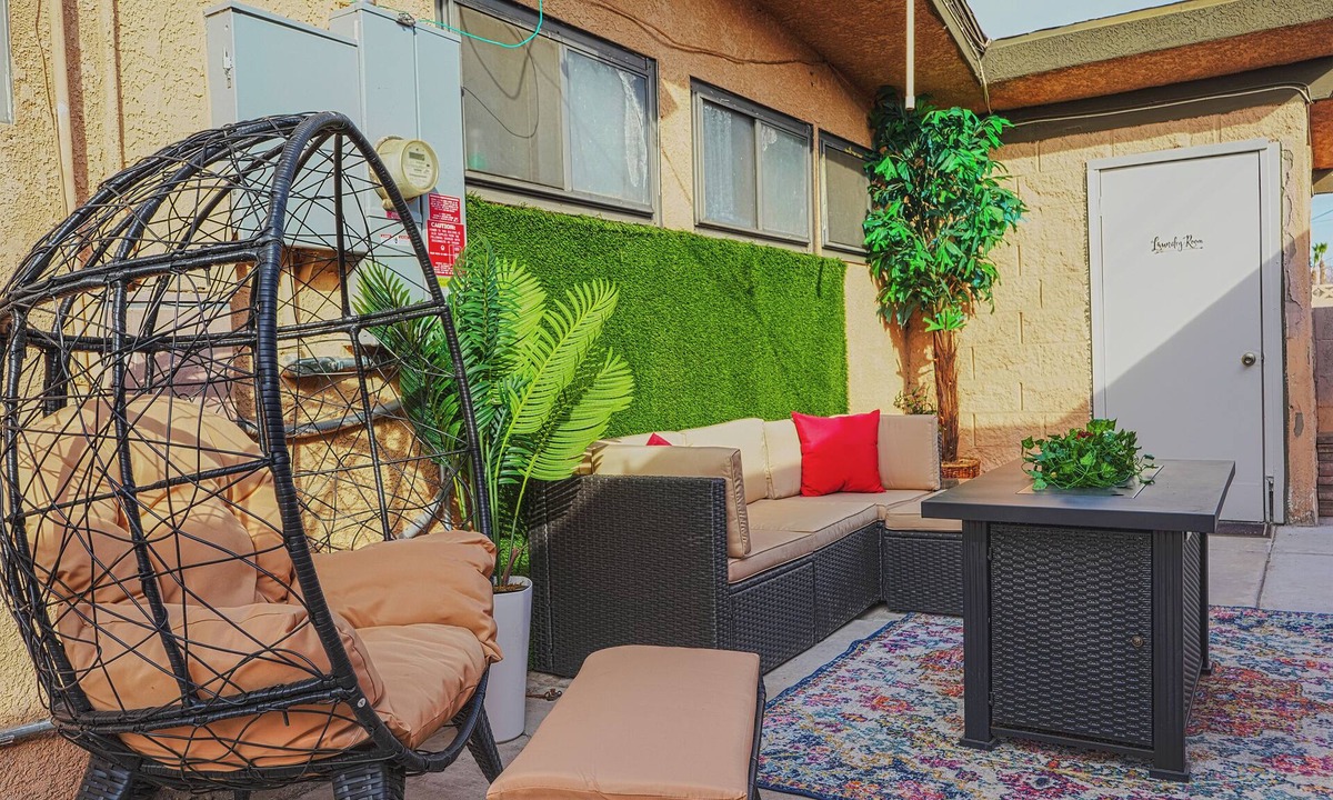 Downtown Las Vegas House | Private 2 Bedroom Guesthouse Near Fremont!