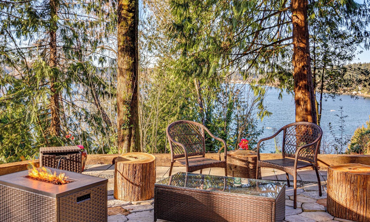 Burley Cabin | Private Beach Access! Group-Friendly Getaway!