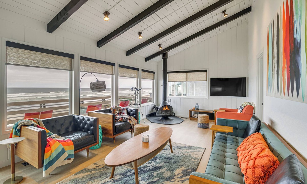 Lincoln Beach House | Private Beach Access: Serene Escape in Depoe Bay
