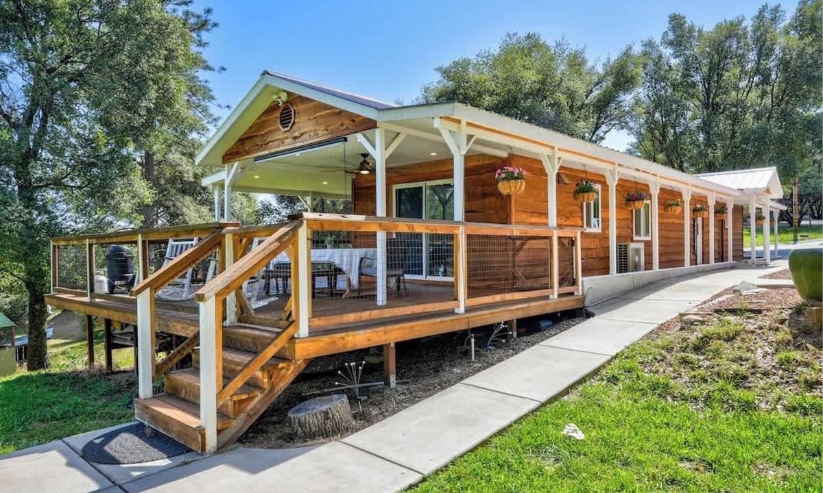 North Fork Cabin | Private Cabin with Hot Tub & Sauna Near Yosemite