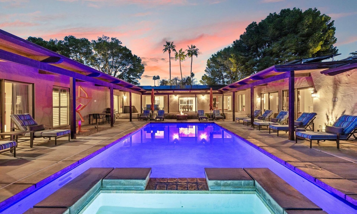 Vista Las Palmas House | Private Dual Tennis and Pickleball Court! Mountain Views!